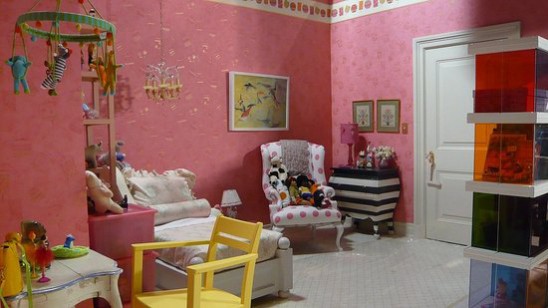 Charlotte York's daughters bedroom in the Sex and the City. Lily's pink bedroom set.