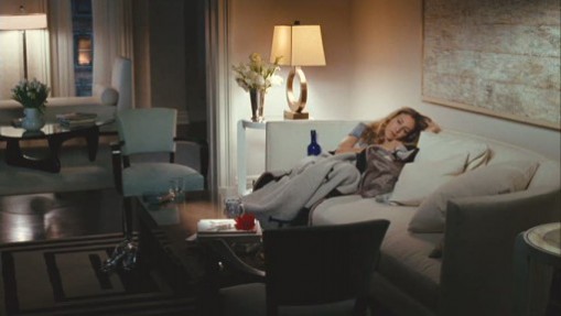 Carrie in Charlotte York's living room in the sex and the city film. set design inspired Interior design ideas