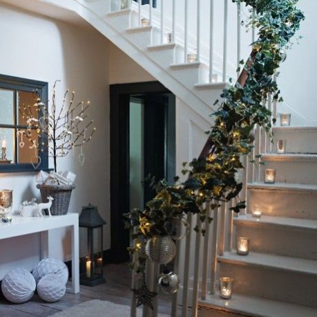 A touch of Christmas: A few well placed accessories can transform your usual decor. Image via: http://www.hearthomemag.co.uk/blog/blog/getting-ready-for-christmas