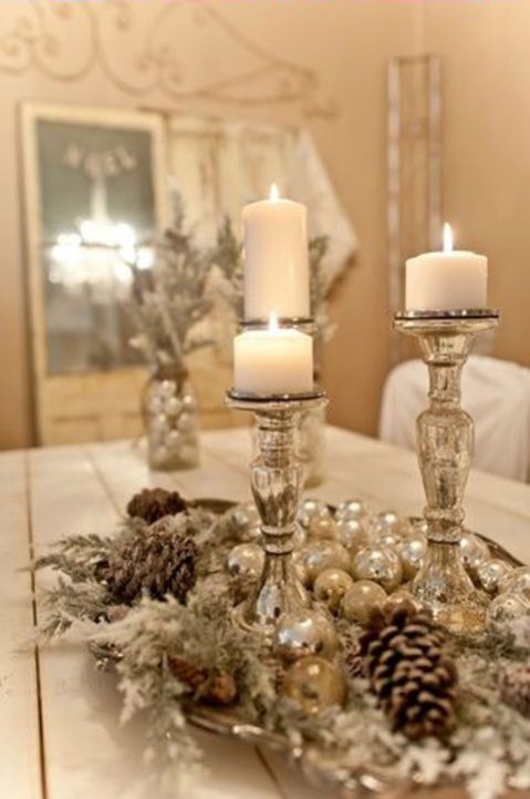 A touch of Christmas: A few key accessories can transform a dining table. Image via: Found on mmgnoveniy.ru