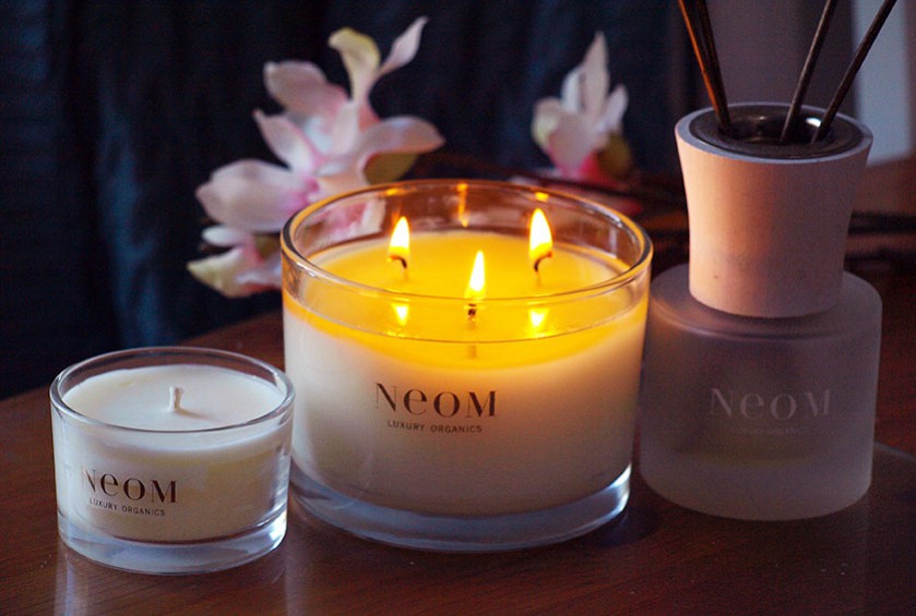 This month's Christmas inspired theme of the month explores the themes of candlelight: Image via: http://www.theblackpearlblog.com/2013/10/neom-real-luxury-home-candle.html