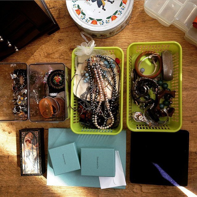 How to de-clutter your interior this January: The KonMari method, keep small boxes to store small objects like jewellery. Image Source: Instagram user LuckyMaya.